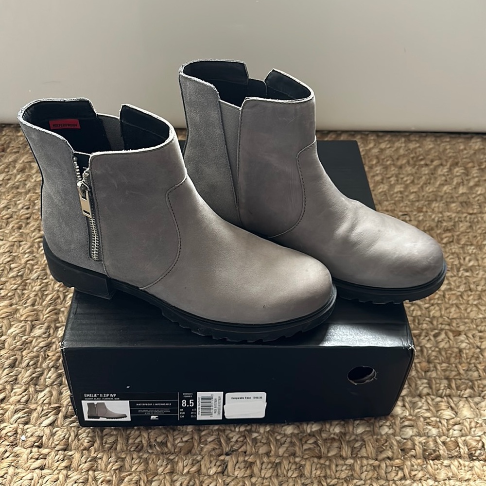 Sorel Emelie 2 Zip Waterproof boots size 8.5